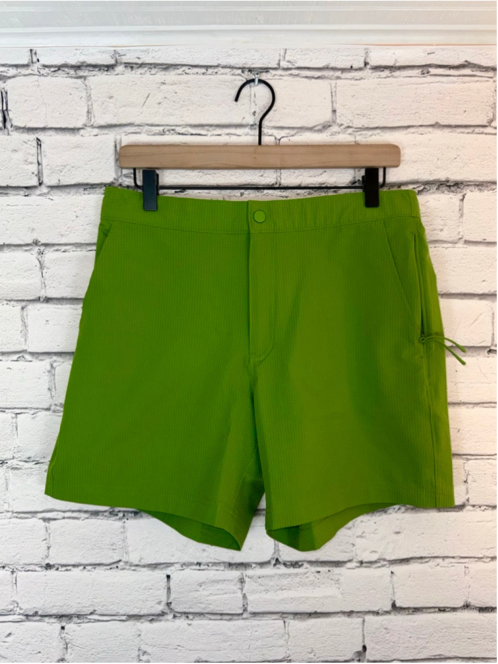 Men's VRST Shorts size Medium Green Seersucker Relaxed Fit Athletic 6’ inseam